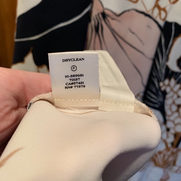 Ann Taylor Pleated Floral V-neck Dress Size 2 - Picture 6 of 6